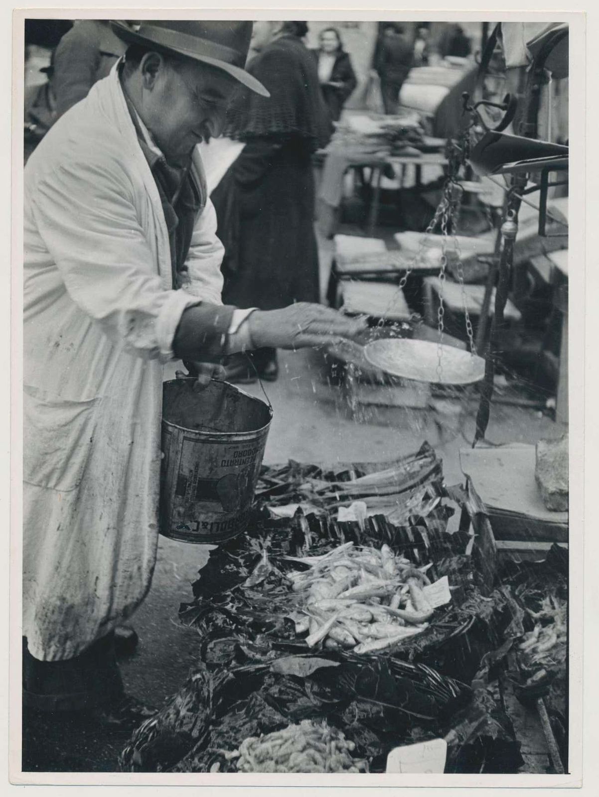 Erich Andres Seller, Market, Street Photography, Silver Gelatine Print, Italy 1950s