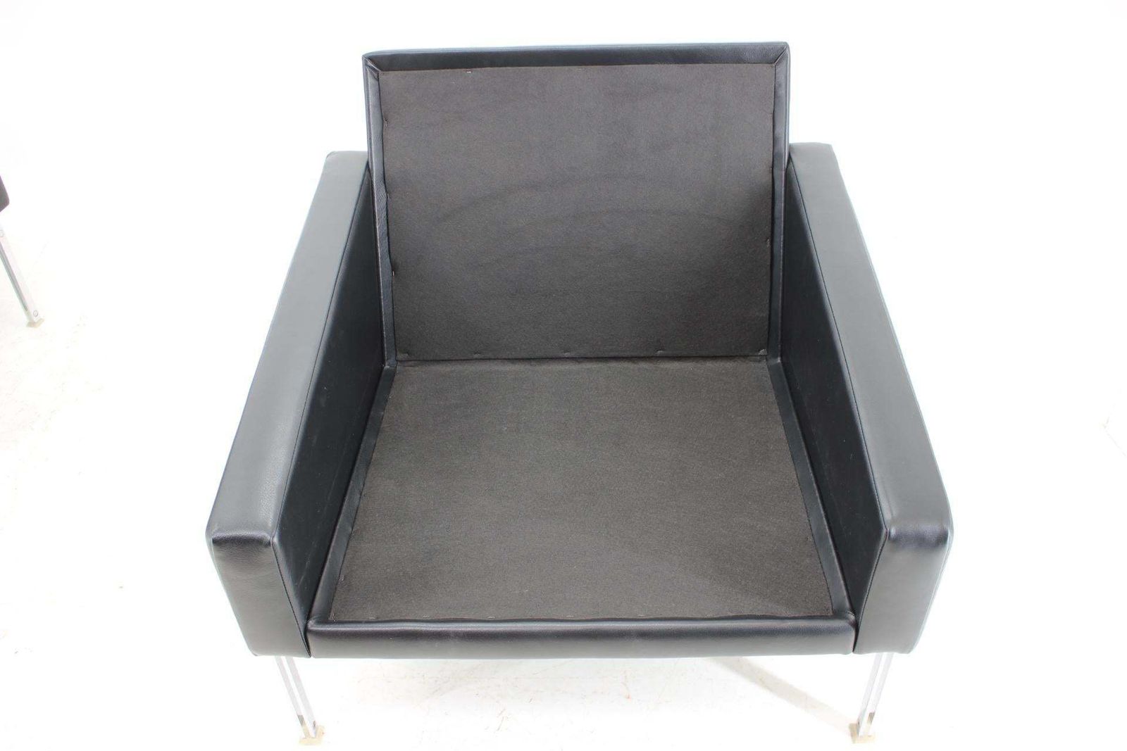 photo buy 1960s Pair Of Steel And Leather Armchairs By Lübke, Germany