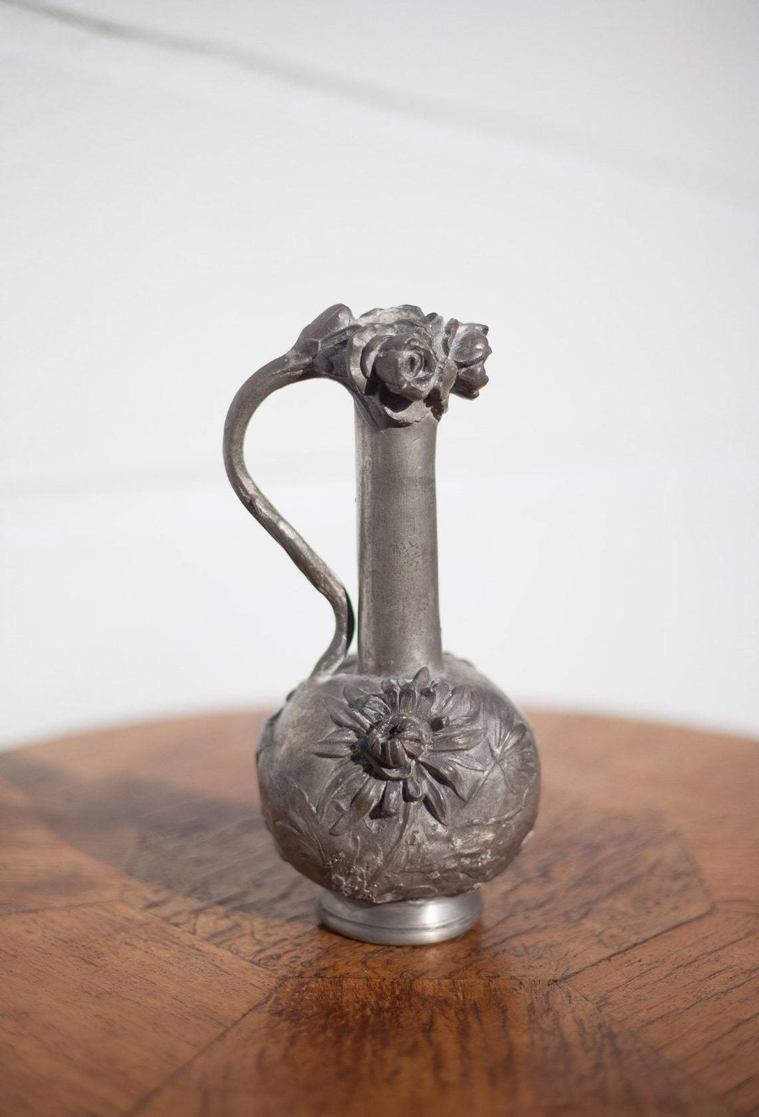 Antique Tin Vase, Pure Tinplate Paris, Soliflore Tin Vase Pattern Flowers In Relief, Tinplate Art, Collection, Art Nouveau, Pewter Vase photo for sale