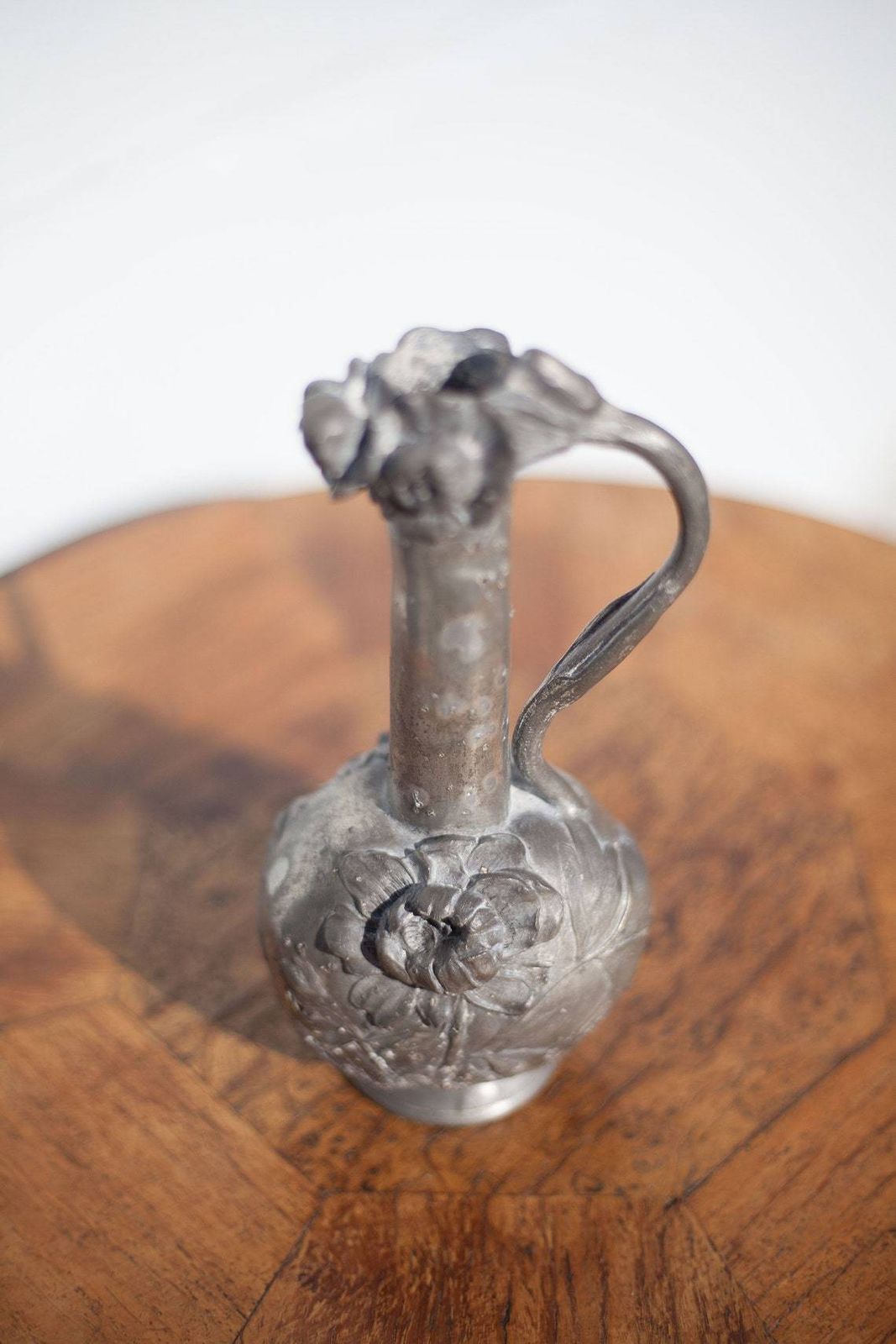 Antique Tin Vase, Pure Tinplate Paris, Soliflore Tin Vase Pattern Flowers In Relief, Tinplate Art, Collection, Art Nouveau, Pewter Vase photo vinterior