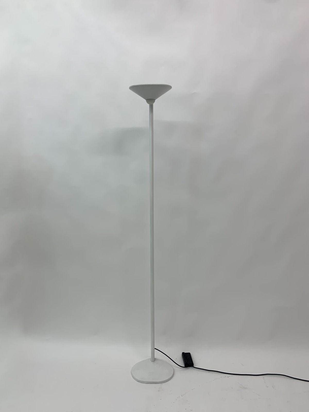 Postmodern 'Ciclope' Halogeenstaande Lamp Van Barbieri Marianelli, Italië photo for sale