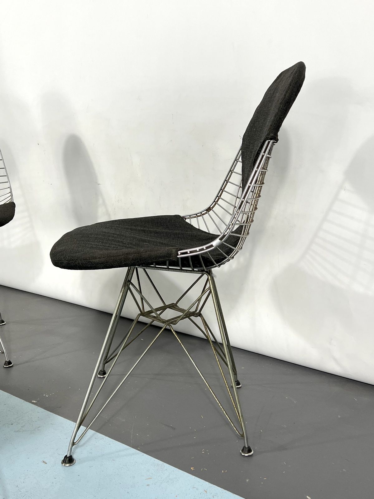 Furniture Mid Century Modern Set Of Four Dkr Bikini Chairs By Charles Eames photo