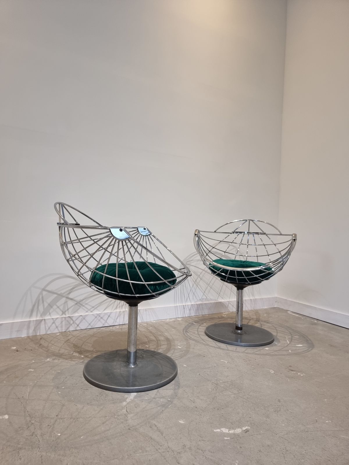 Set Van Twee Atomic Ball Chairs Van Rudi Verelst