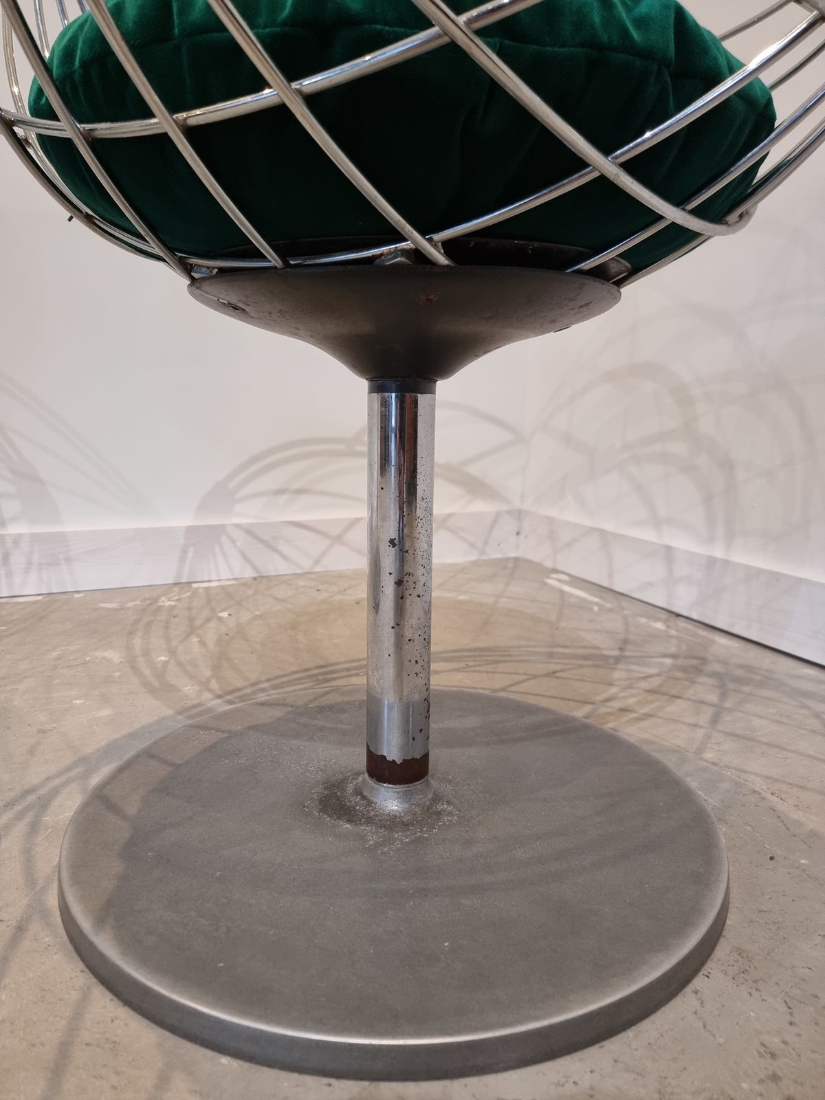 photo vinterior Set Van Twee Atomic Ball Chairs Van Rudi Verelst