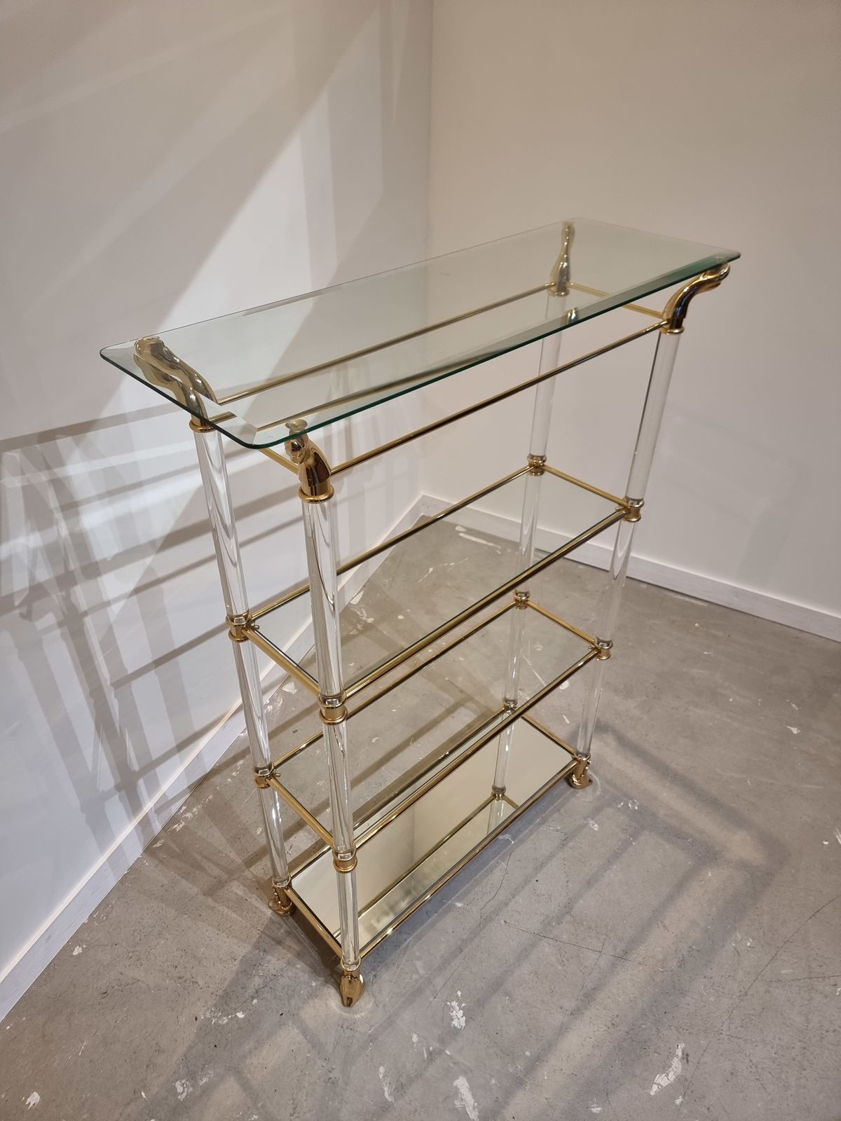 Mid Century Messing En Lucite étagère, Ca. Jaren 1970 photo vintage