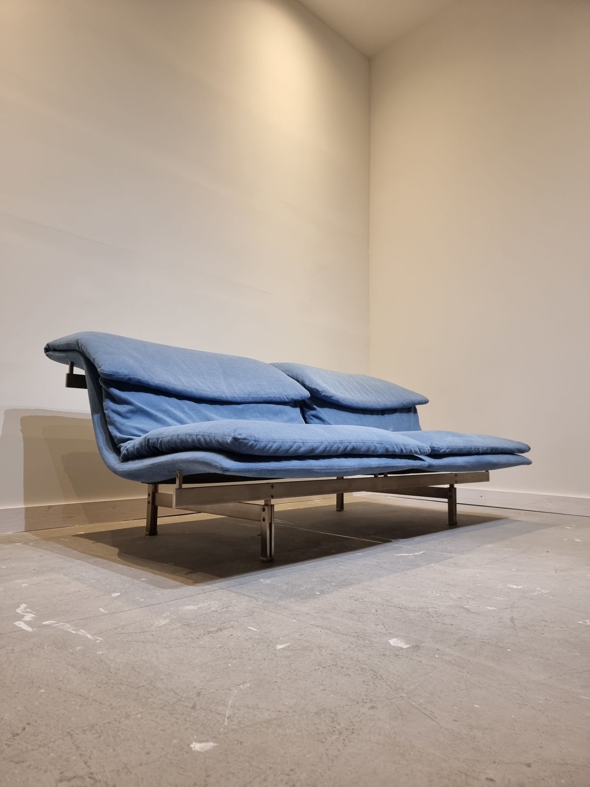 Blue Wave Sofa By Offredi Voor Saporiti Italia photo Meubels