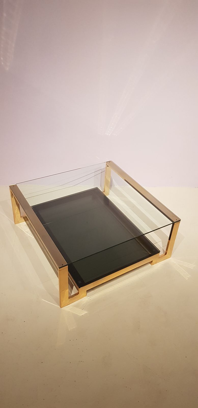 Vintage Vierkante Salontafel Van Messing En Glas photo vintage