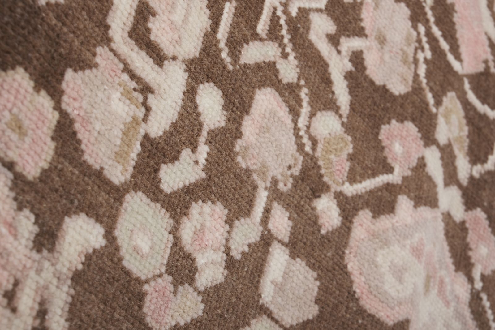 photo furniture Vintage Pink Turkish Karapinar Rug With Venetian Renaissance Style 5'7" X 8'