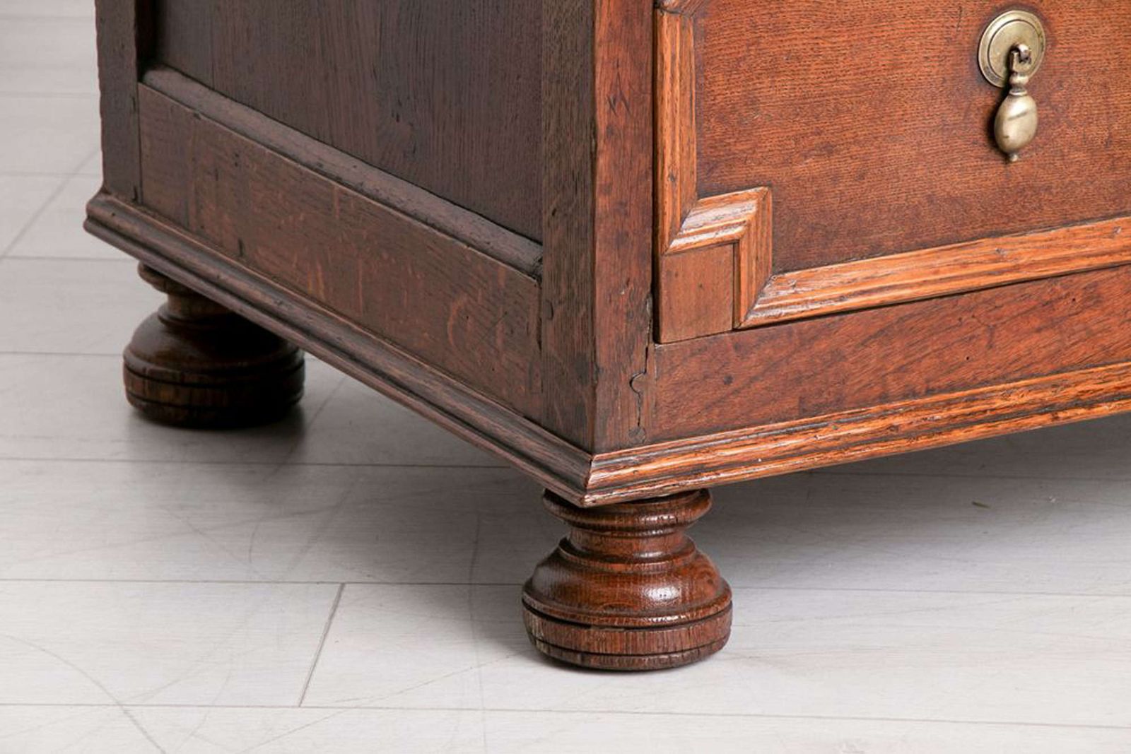 photo vinterior Antique English William And Mary Period Oak Chest C.1690