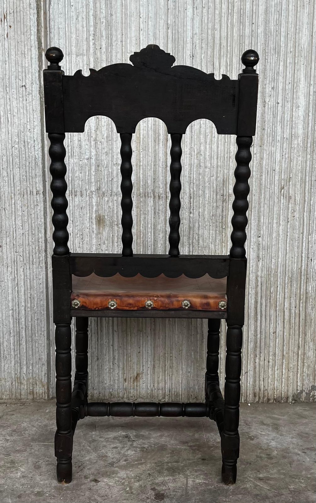 Chaises à manger françaises Henri II en chêne brun sculpté, revêtement en cuir, XIXe siècle photo buy