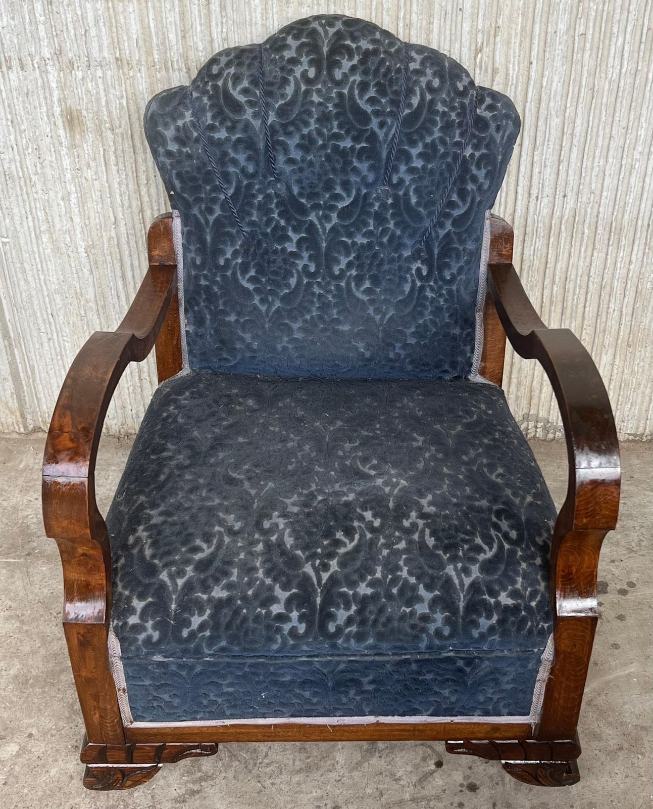 Paire de fauteuils club Art déco en velours damassé bleu encre photo buy