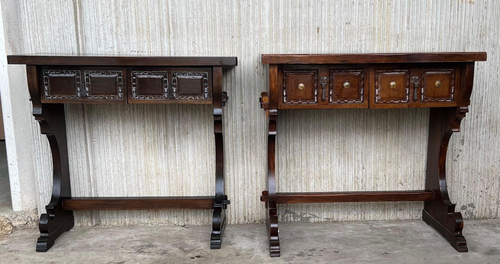 photo buy Console étroite de style colonial espagnol à deux tiroirs, ferrures en fer forgé