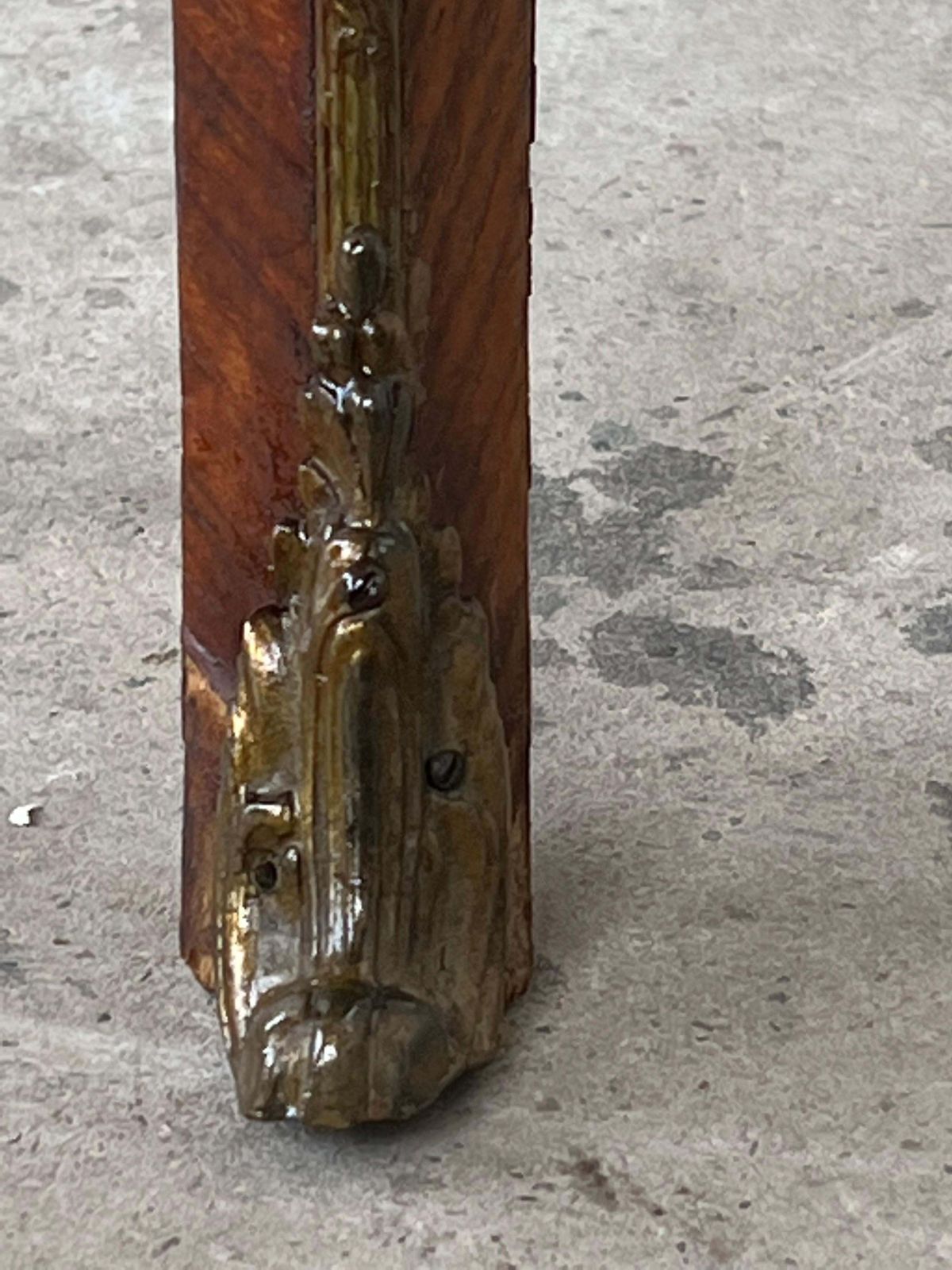 photo vinterior Table centrale ou de bureau française en marqueterie, montures en bronze ormolu