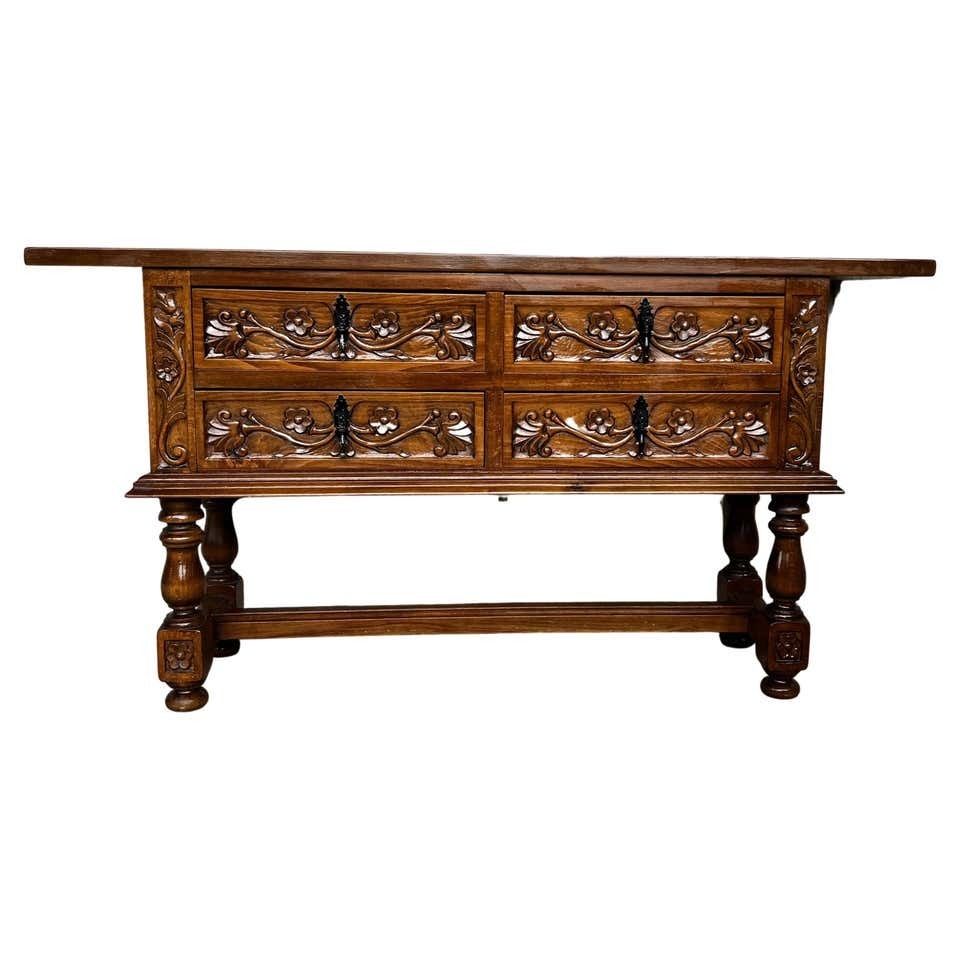 Console espagnole à quatre tiroirs sculptés avec quincaillerie d'époque