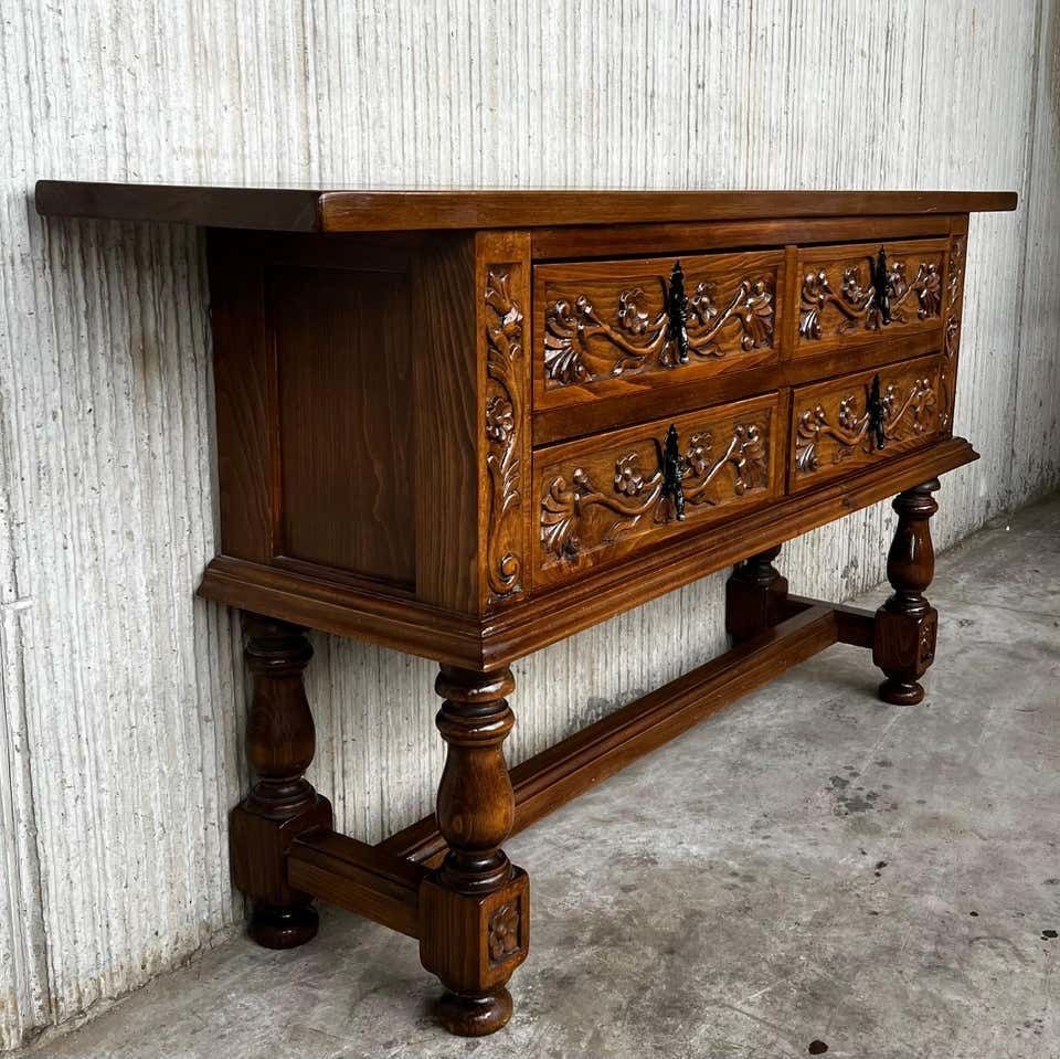 Console espagnole à quatre tiroirs sculptés avec quincaillerie d'époque photo vinterior