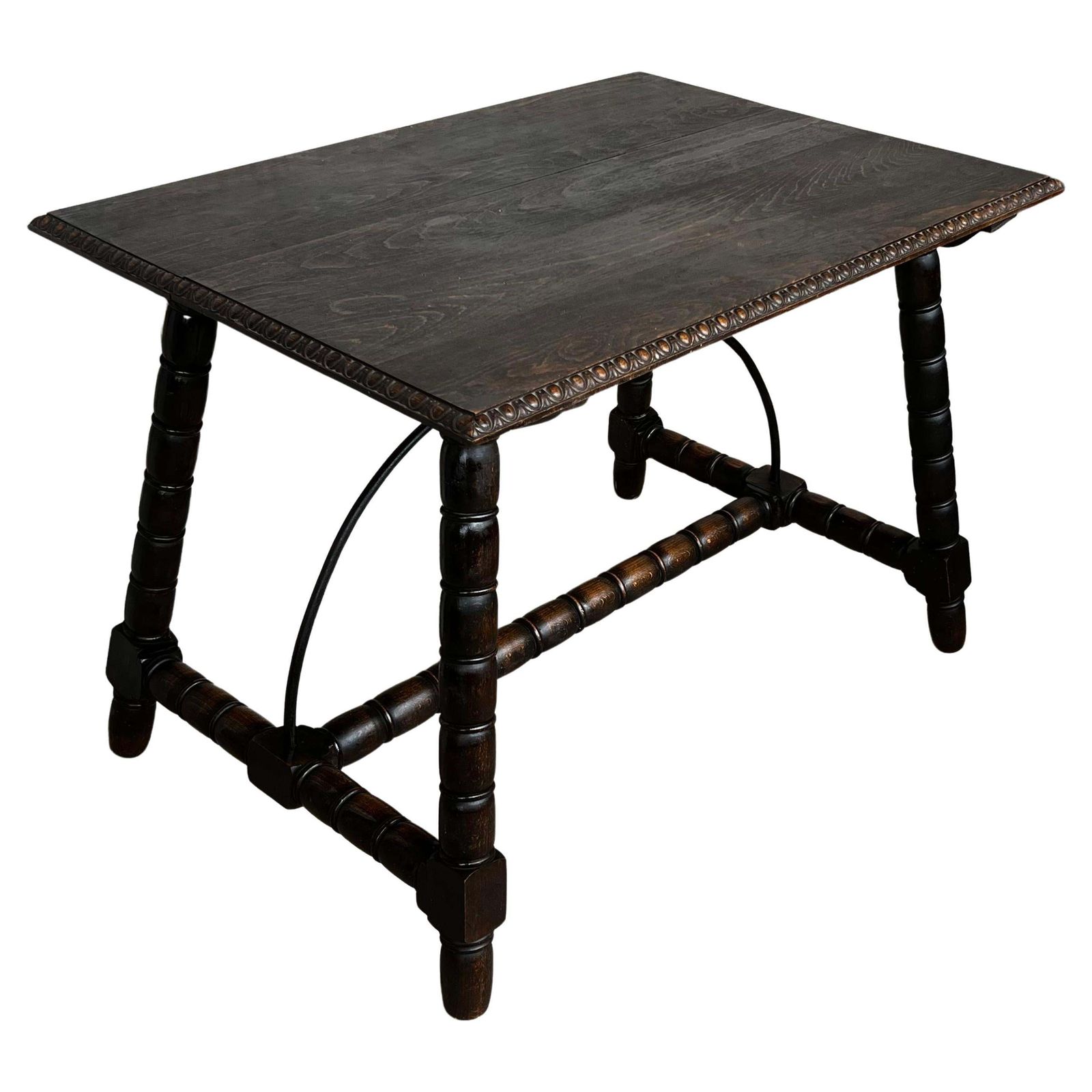 Table d'appoint espagnole du XIXe siècle, pieds tournés sculptés et entretoise en bois