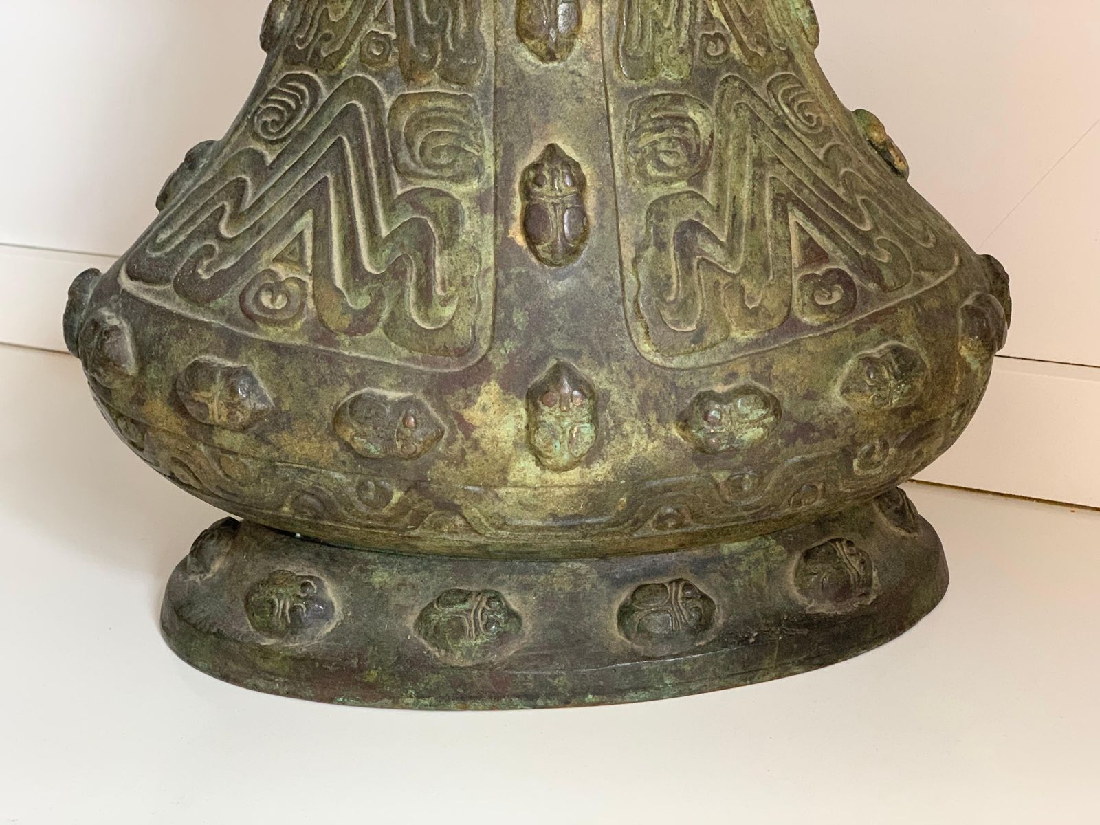 photo vinterior Vase en bronze archaïsant chinois, de style Gu de la dynastie Shang, vers 1900