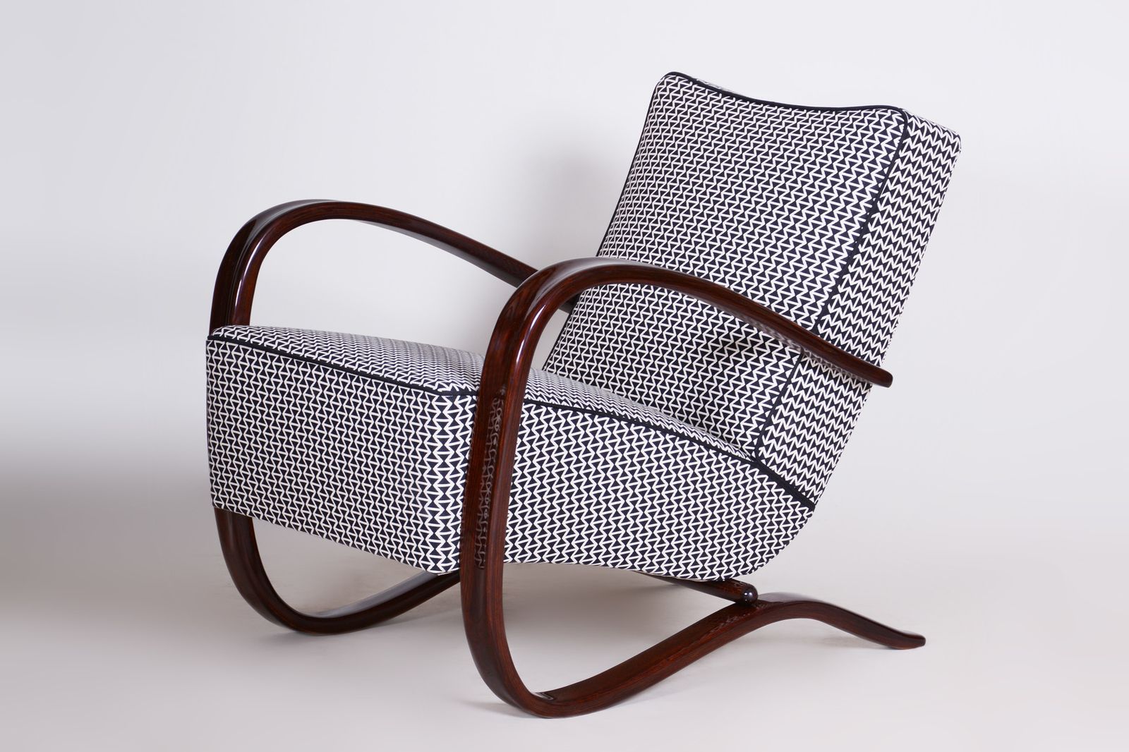 H269 Armchair Made In 1930s Czechia By Up Zavody And Designed By Halabala photo for sale