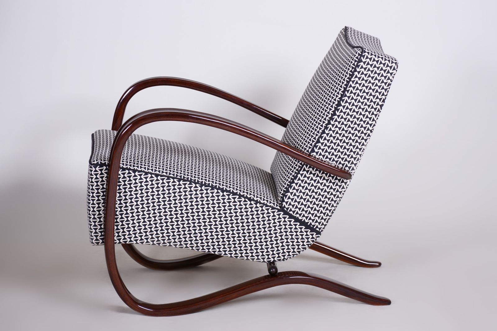 photo vinterior H269 Armchair Made In 1930s Czechia By Up Zavody And Designed By Halabala