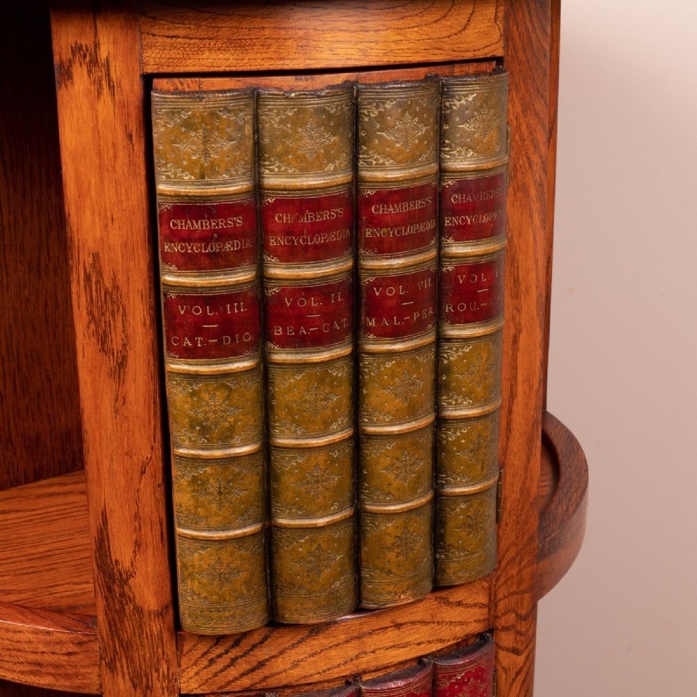 photo vintage Circular Oak Revolving Bookcase
