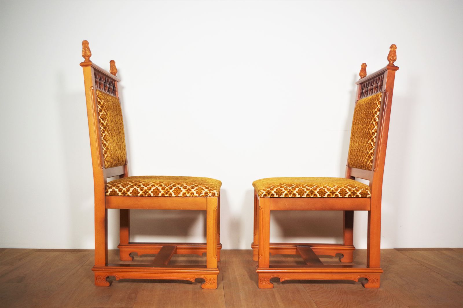 photo furniture Carved And Turned Wooden Chairs And Decorated Velvet Seat, 70s