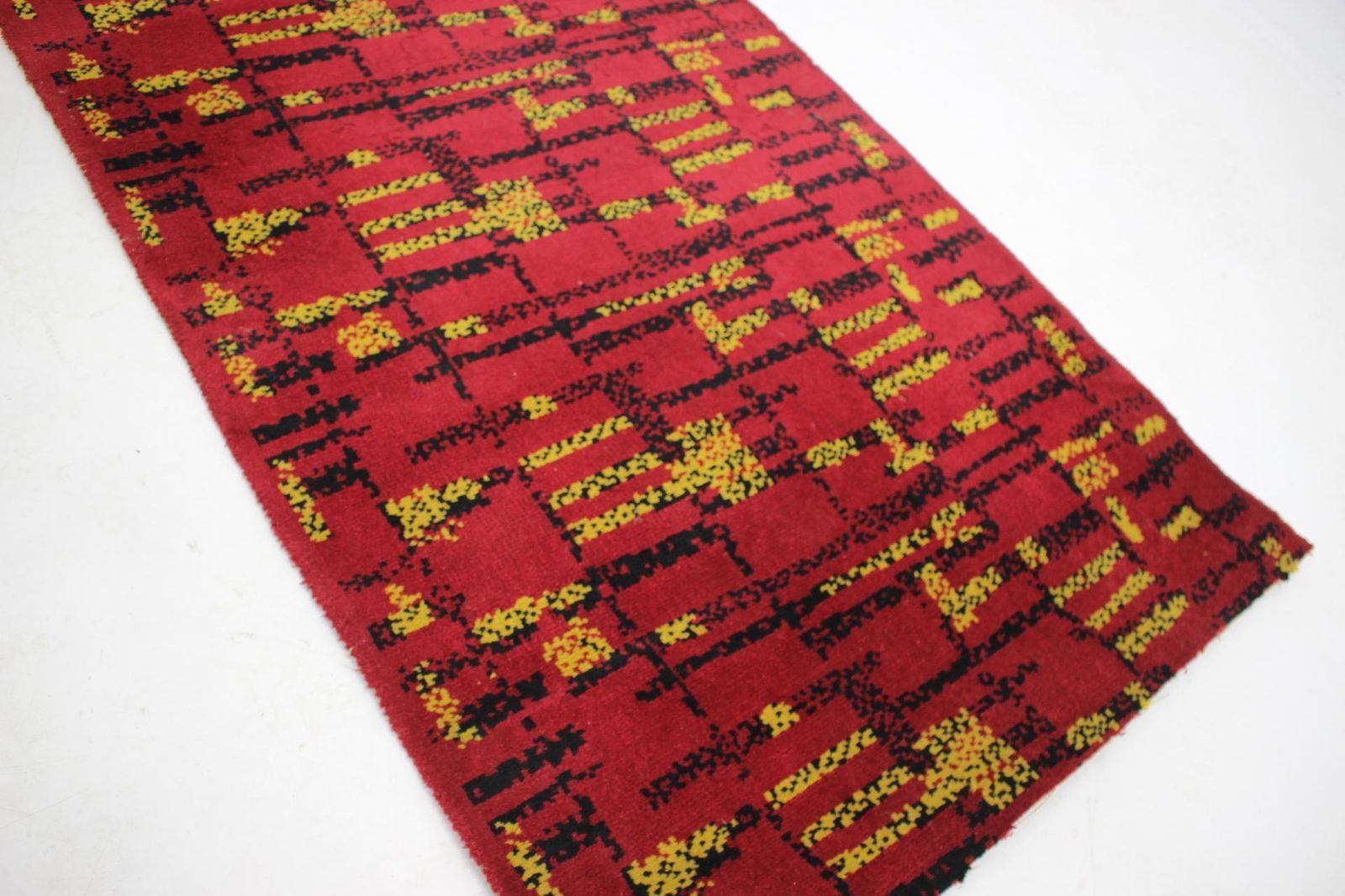 Small Geometric Abstract Wool Bouclé Carpet/Rug 1950s / Czechoslovakia photo vinterior