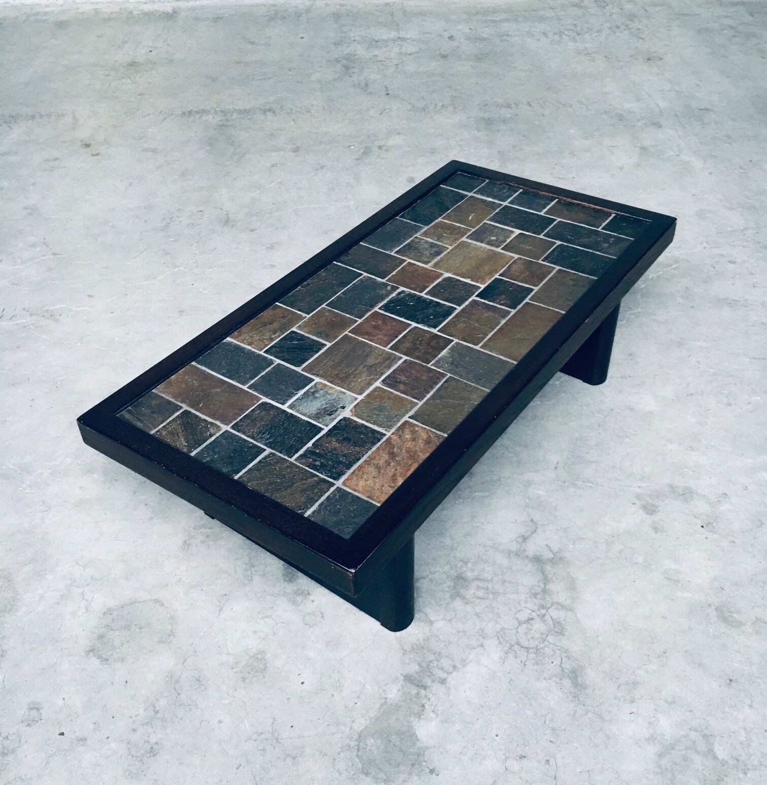 photo furniture Salontafel In Brutalistisch Design Met Leistenen Tegels, België, Ca. Jaren 1970