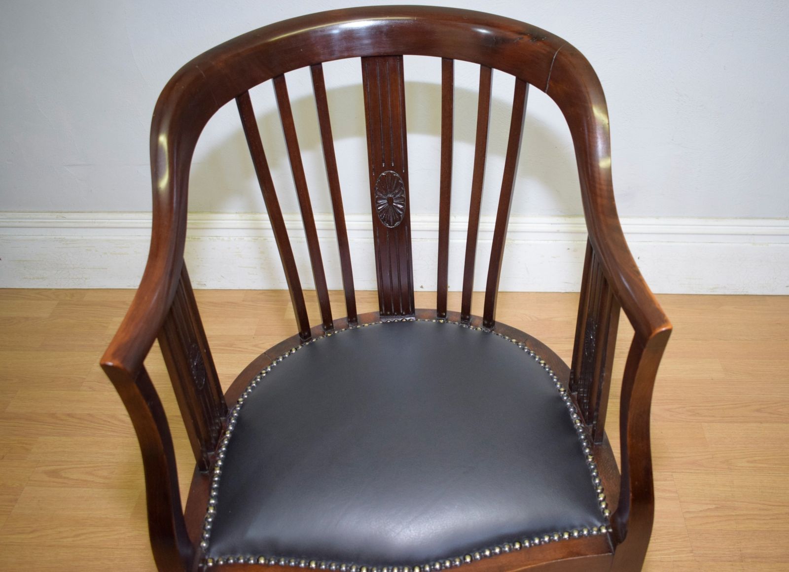 photo furniture Victorian Tub Chair, 1800s