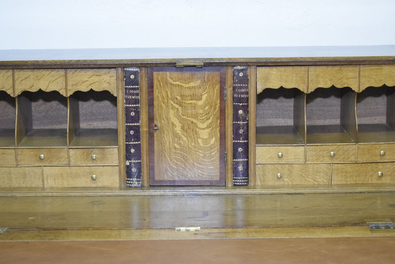 Georgian Period Oak Bureau, 1700s photo vinterior