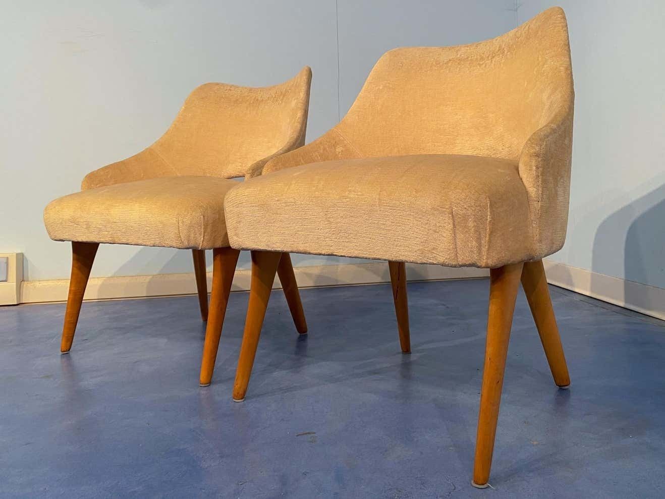 photo buy A Couple Of Italian Mid Century Bed Chairs In Yellow Velvet By Vittorio Dassi