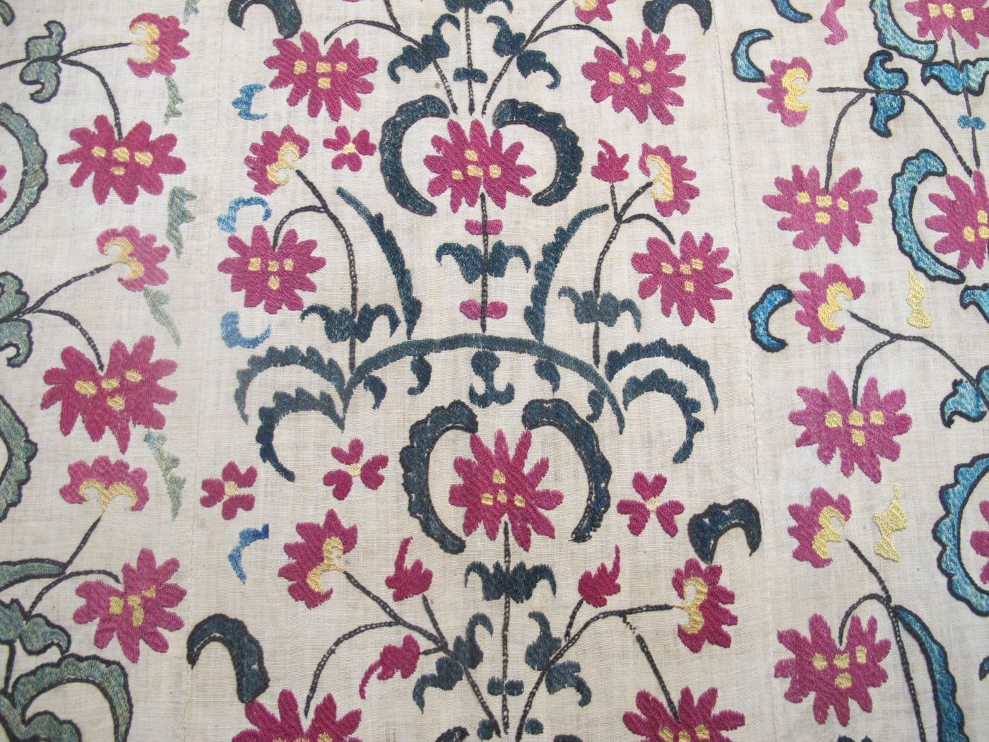 Silk Embroidered Suzani, Circa 1870, 2.70m X 1.60m (8'11" X 5'3") photo vintage