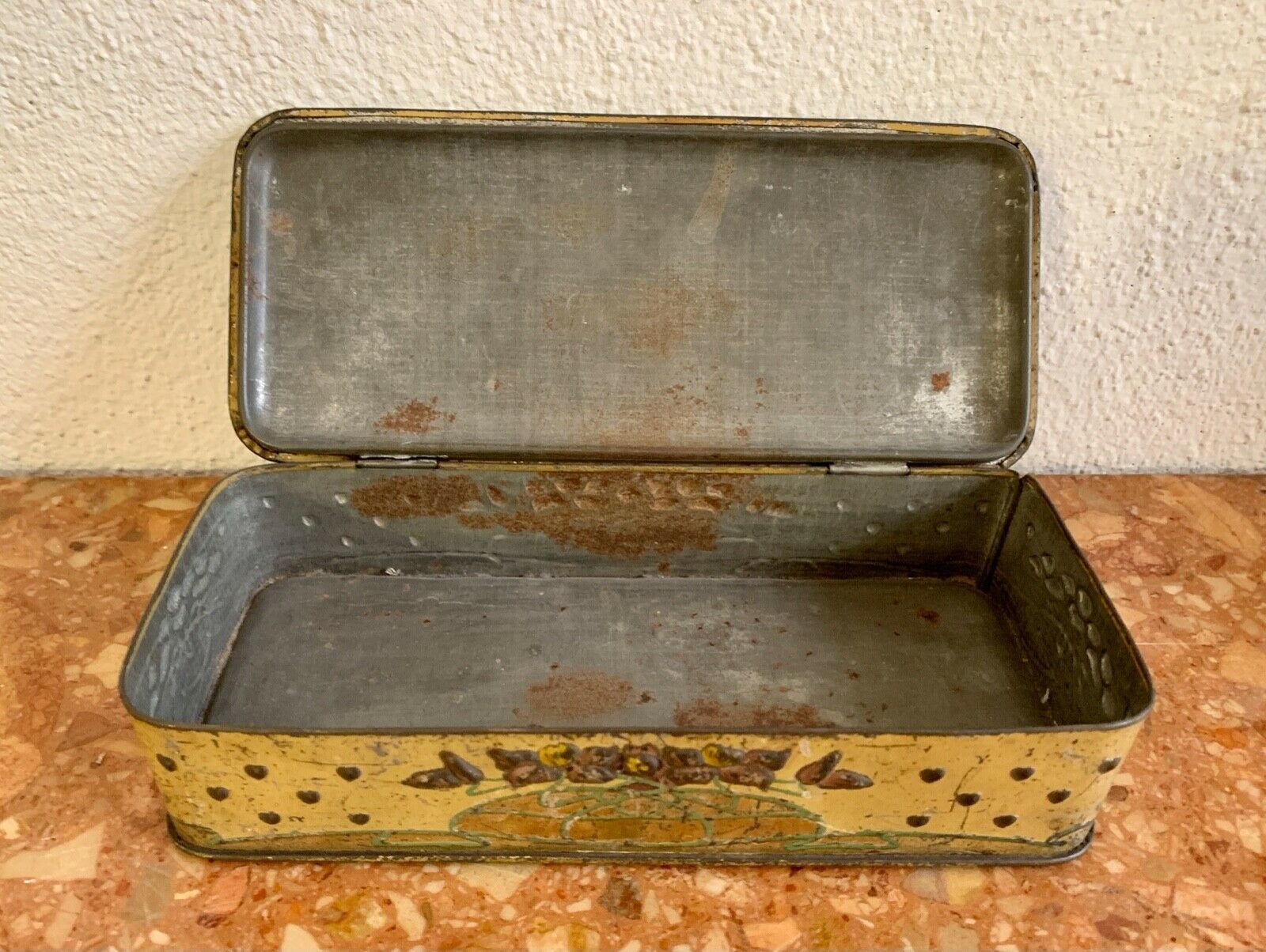Collector Box In Tin Vintage Years'60 Decorated (Figures) photo vinterior