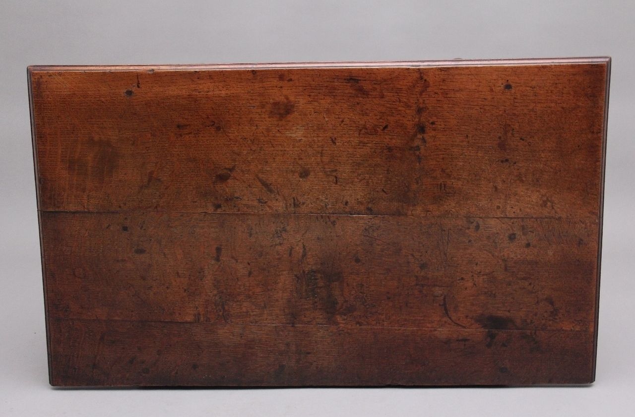 photo furniture 18th Century Oak Side Table, 1700s