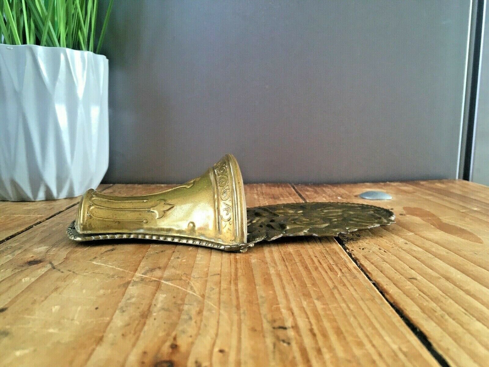 photo furniture Fine Antique English Brass Repousse Work Wall Pocket Spill Vase Holder Rose 1052