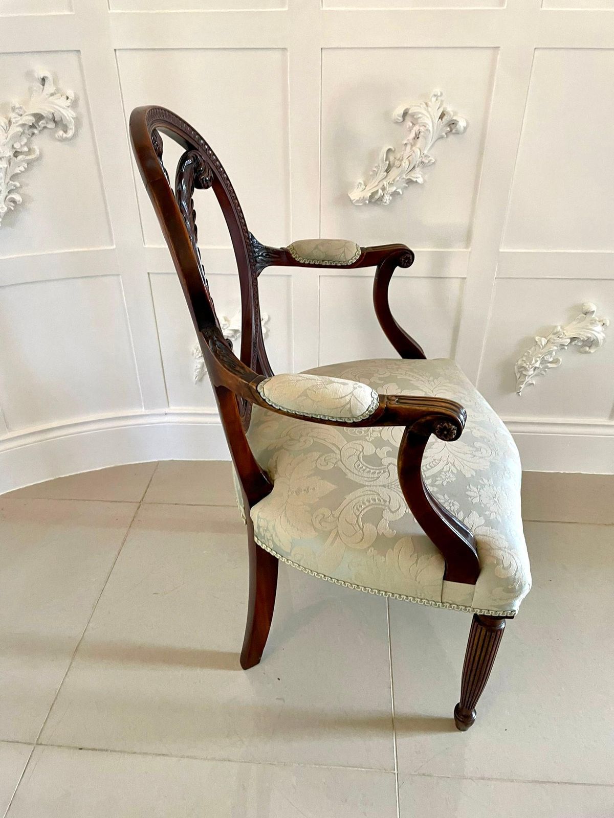 Fine Quality Pair Of Antique Carved Mahogany Armchairs photo vinterior