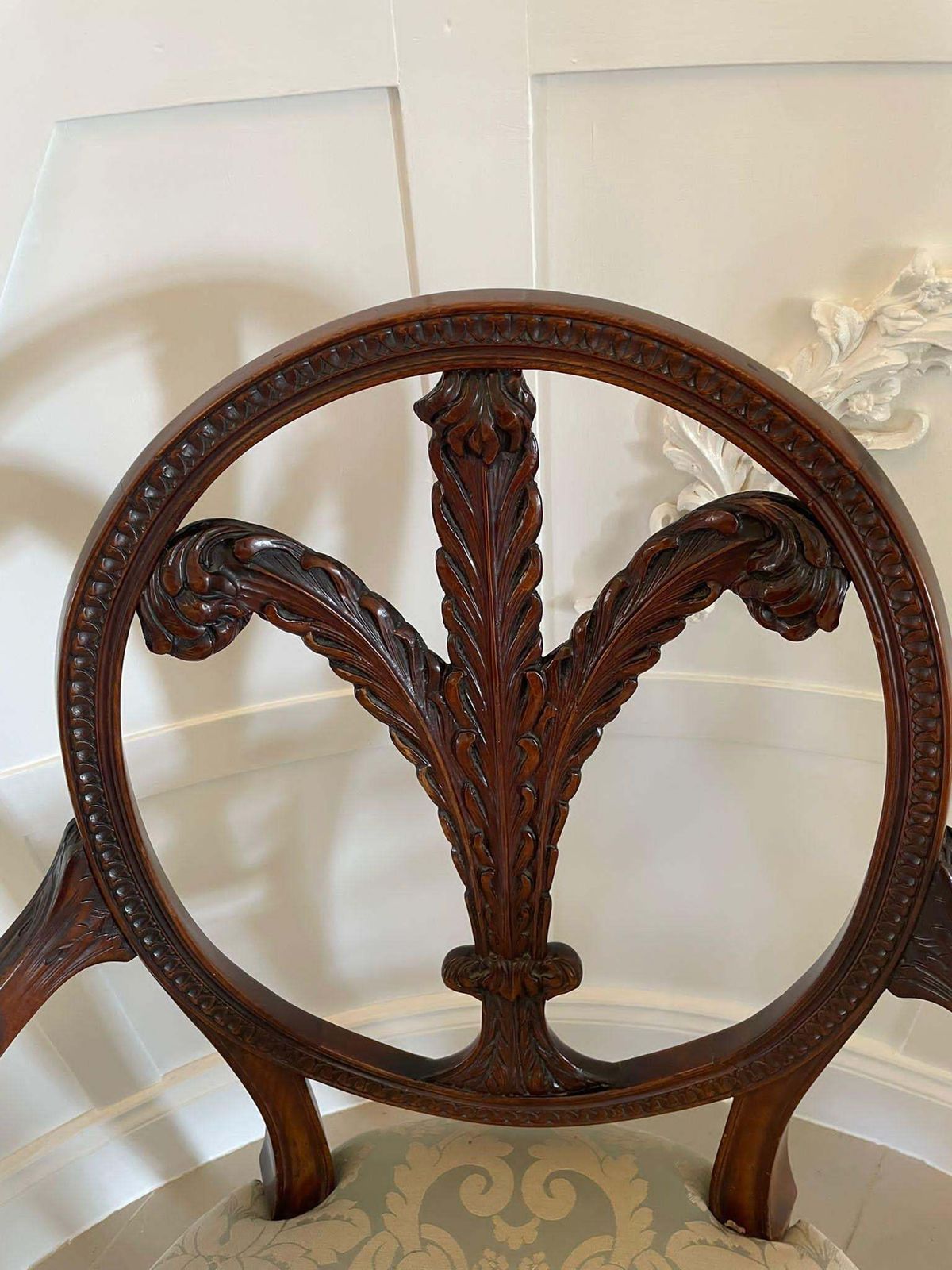 1985.0 Fine Quality Pair Of Antique Carved Mahogany Armchairs photo