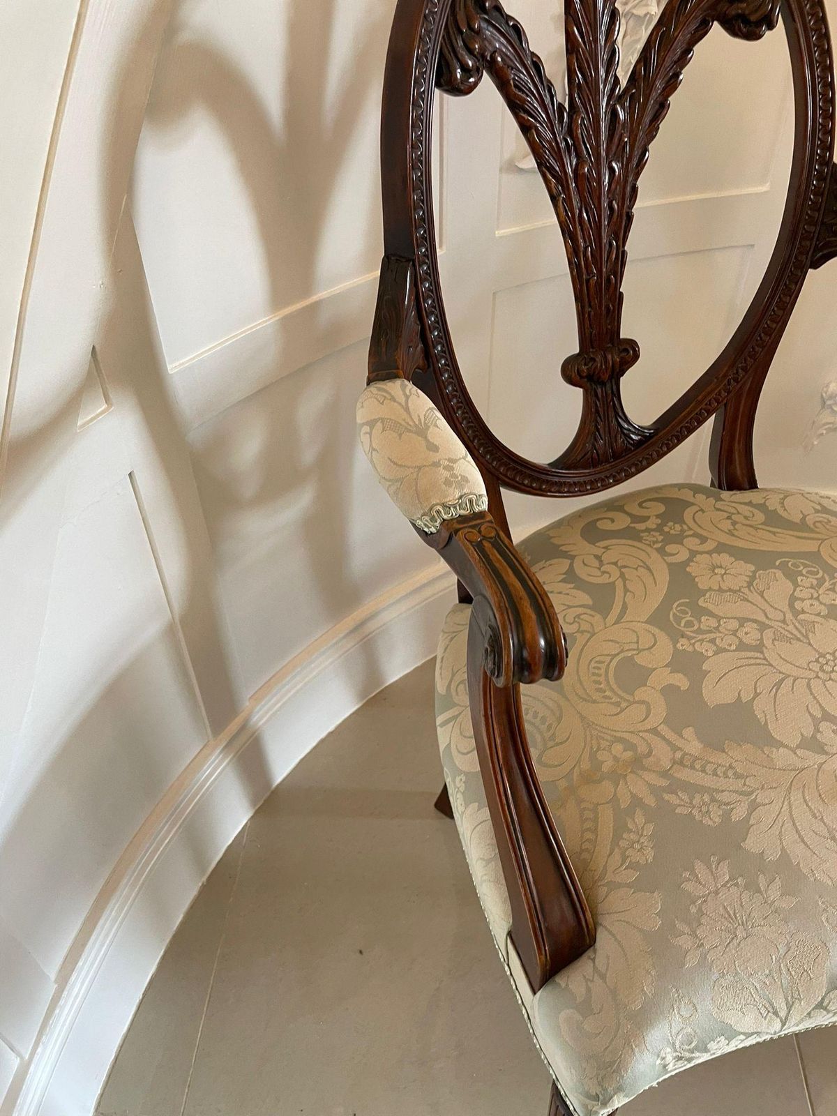 photo vinterior Fine Quality Pair Of Antique Carved Mahogany Armchairs