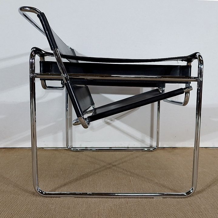 photo buy Pair Of Important Wassily B3 Armchairs By M. Breuer, Early 20th Century