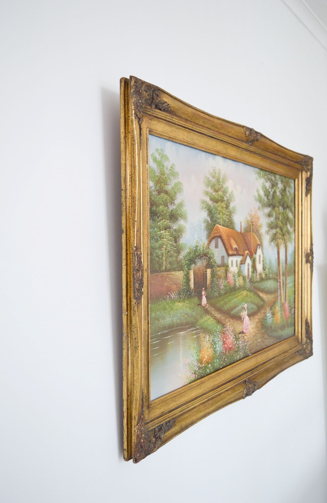 1960s Huge Oil Painting On Canvas, Ornate Gold Gilt Frame 110x80 Cm, Victorian Cottage Summer Garden, Ladies In Pink Dresses Picking Flowers photo vinterior