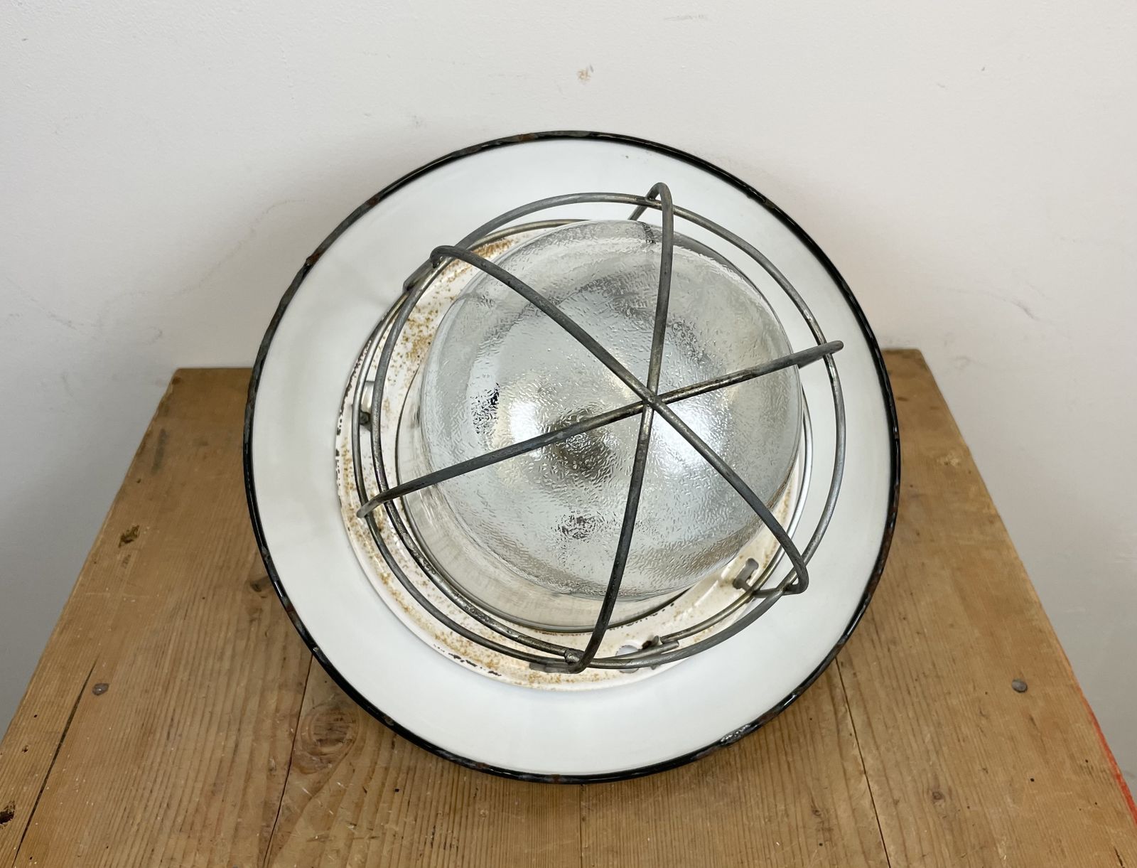 photo vintage Industrial Black Enamel Factory Hanging Lamp, 1960s