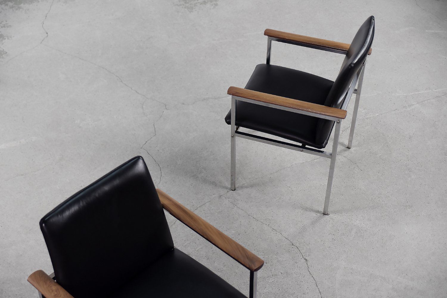 photo buy Mid Century Scandinavian Black Leather Armchair By Sigvard Bernadotte For France & Søn, 1960s, Set Of 2