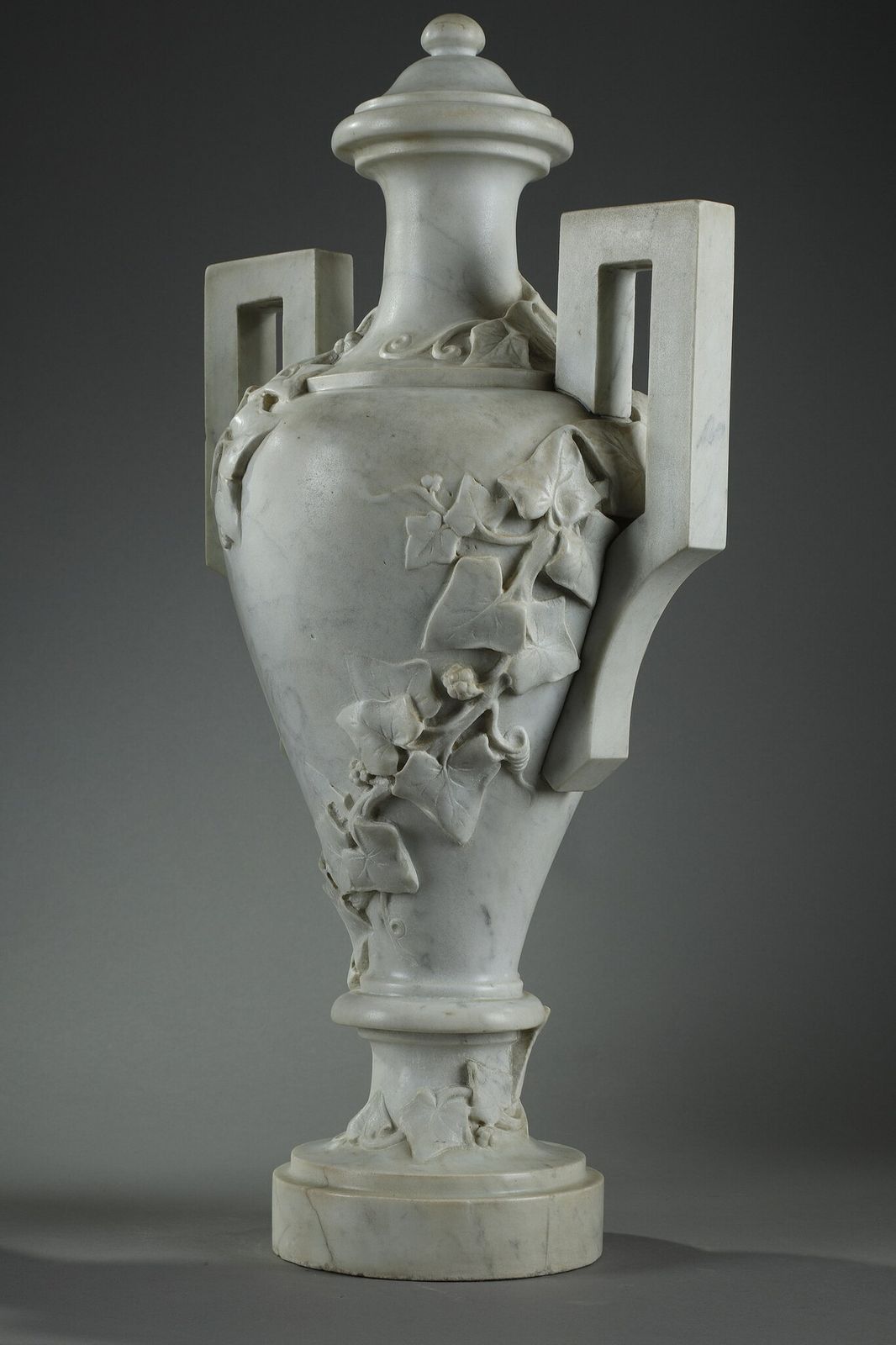5519.0 Pair Of White Marble Vases, 19th Century photo