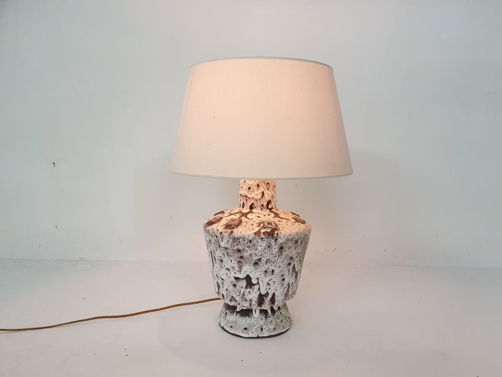 Keramische Tafellamp, Toegeschreven Aan West Duitsland, Ca. Jaren 1960 photo furniture