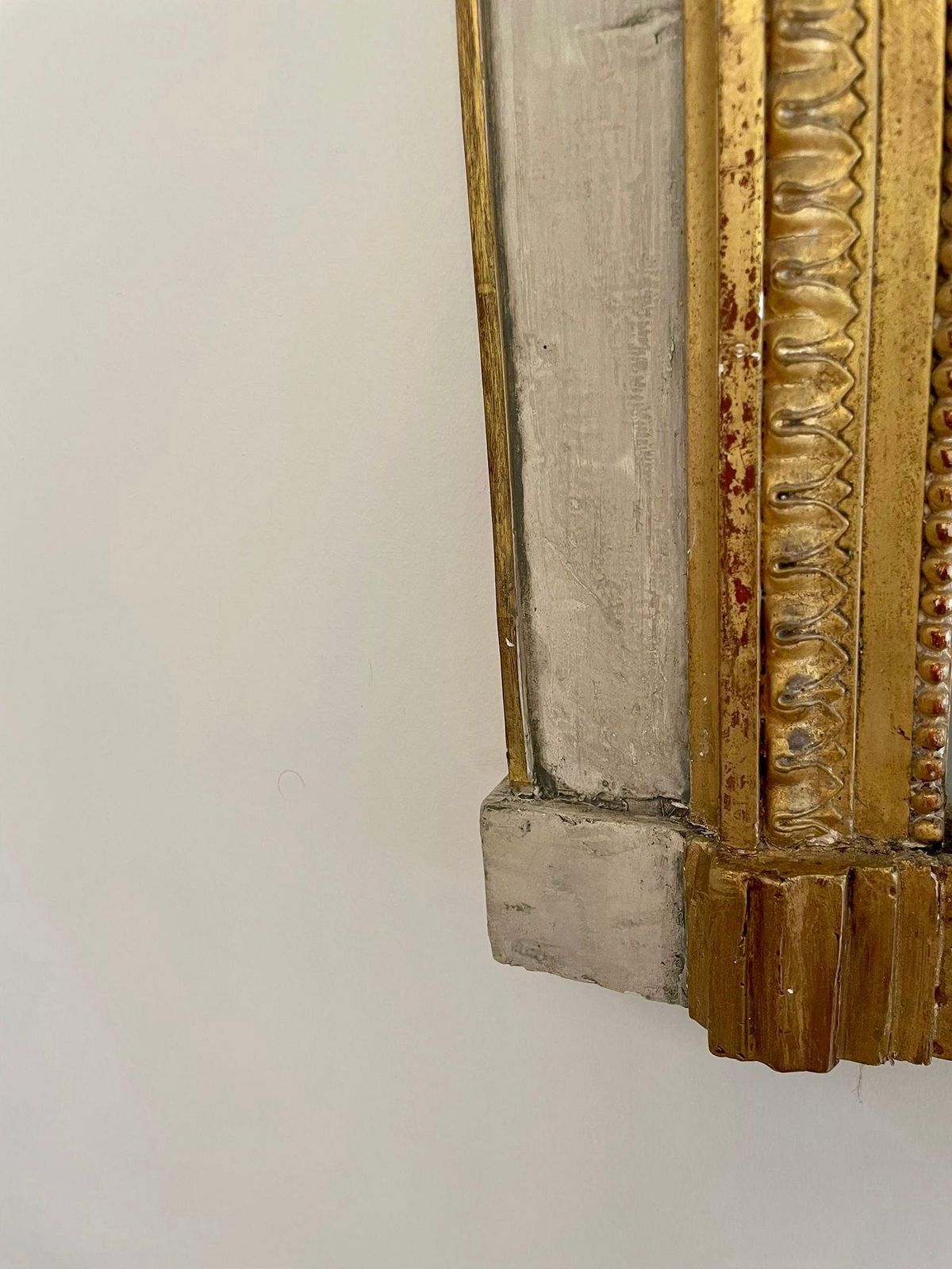 photo vinterior Large Antique Victorian Quality Giltwood And White Painted Overmantle Mirror
