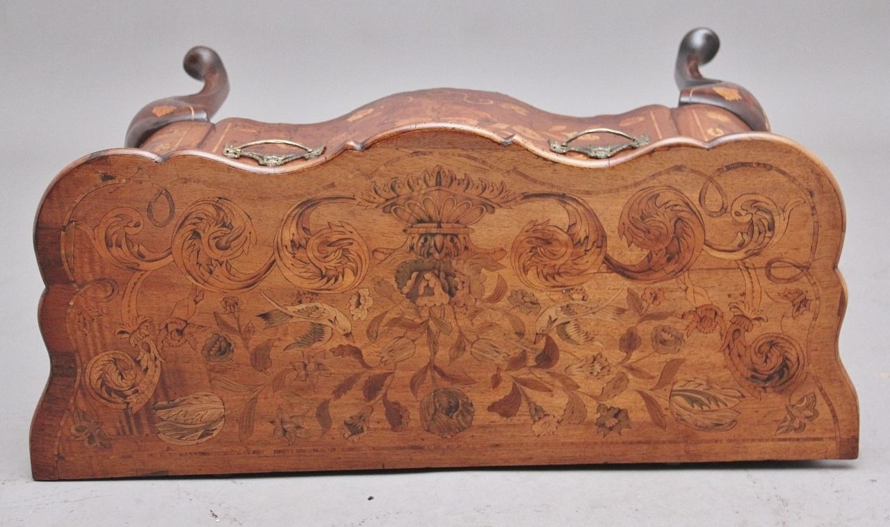 photo vinterior 18th Century Dutch Marquetry Walnut Side Table