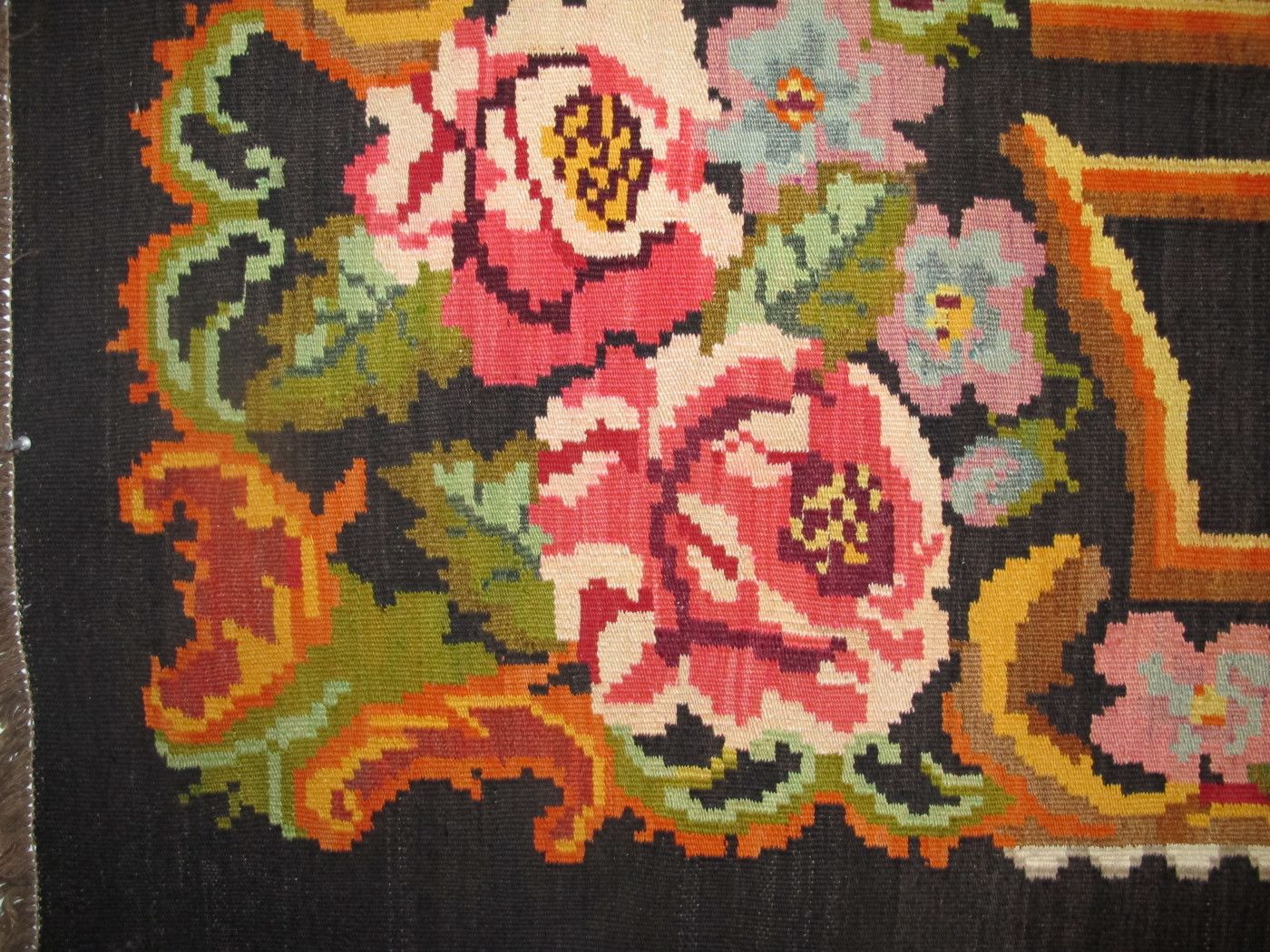 Vintage Moldovan Floral Kilim, 1920s, 1.84m X 3.04m (6' X 10') photo Textiles