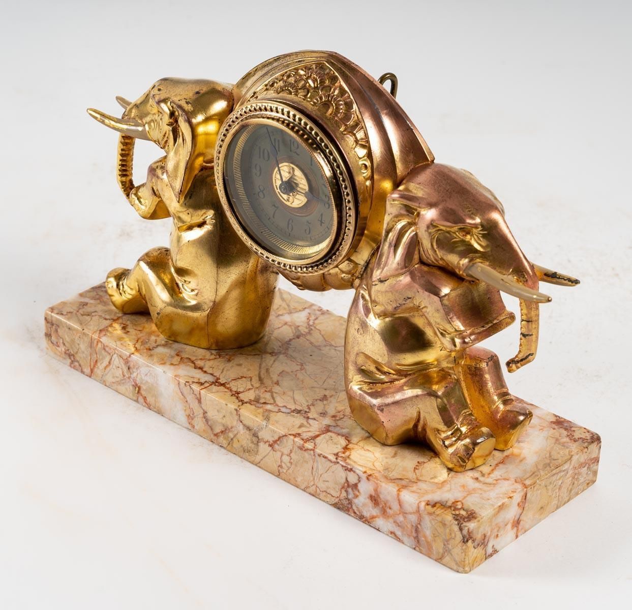 Small Clock With Elephants, 1910s photo vinterior