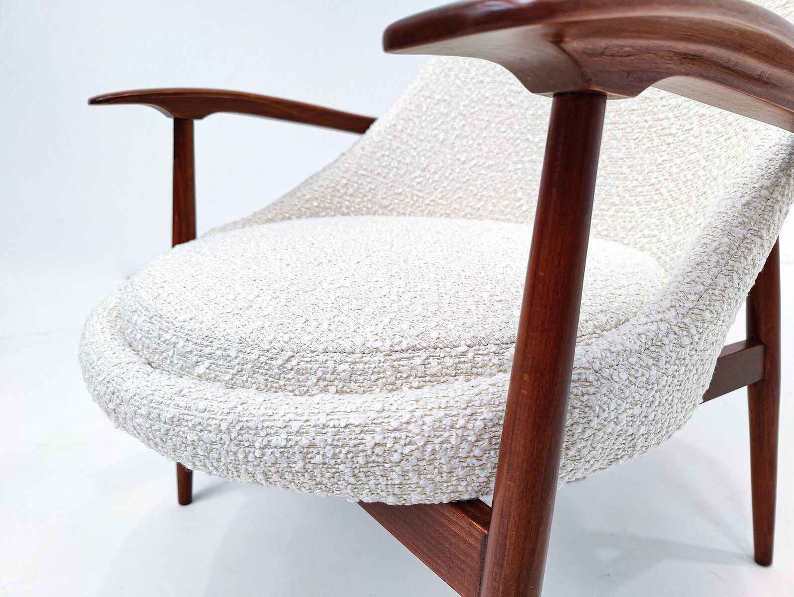photo furniture Pair Of Mid Century Armchairs In White Boucle
