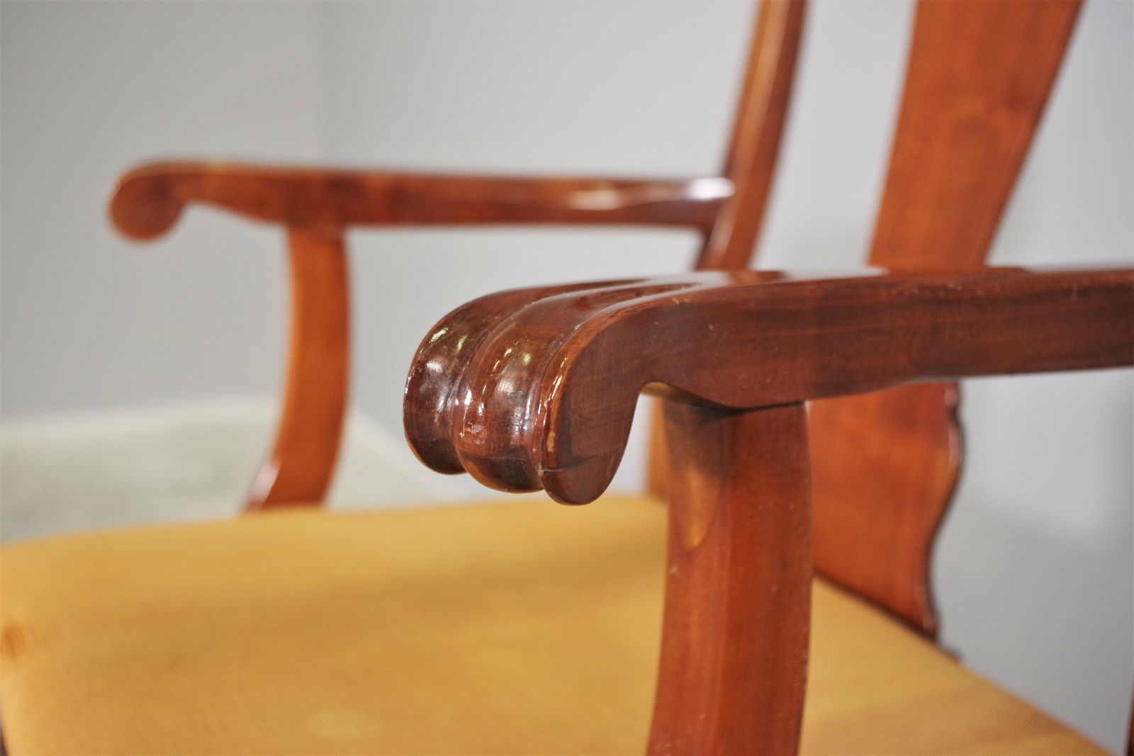 Original Antique Queen Anne Armchair, In Mahogany And Leather photo 515.0