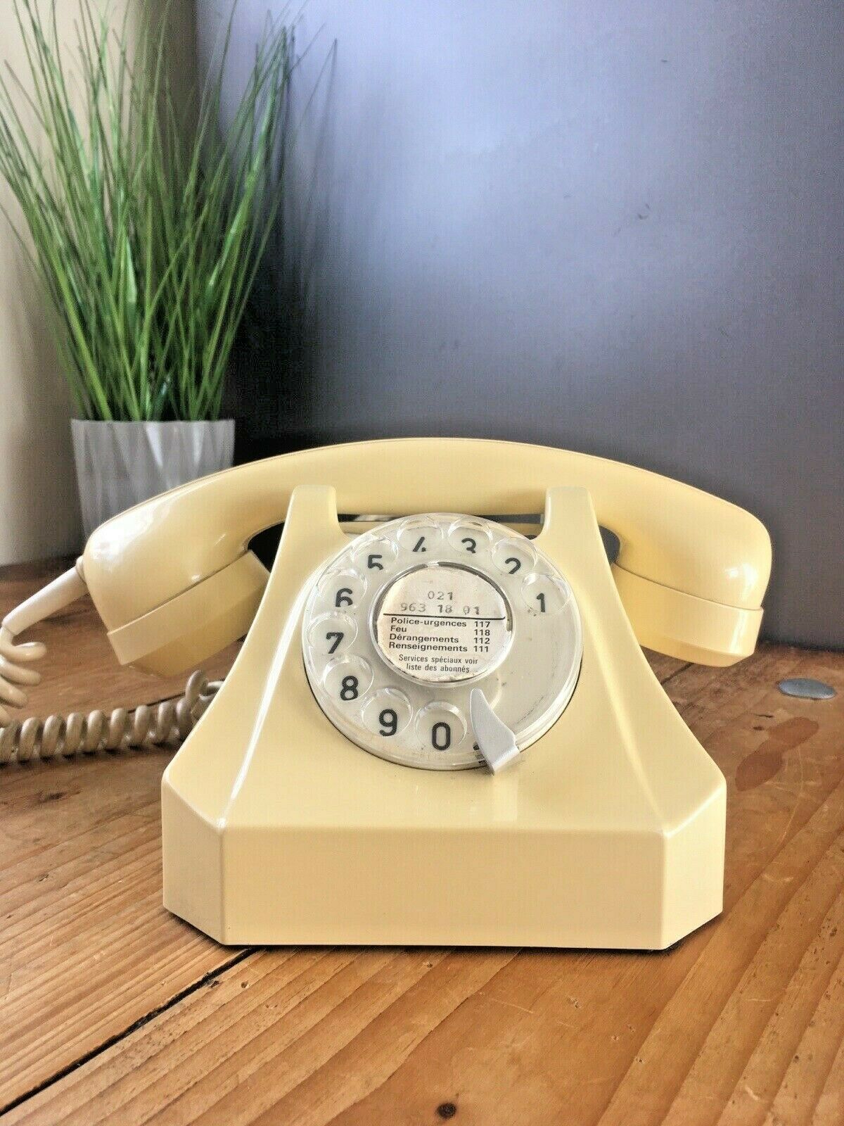 Home Decor Art Deco Swiss German Weidmann Gfeller Bakelite Rotary Desk Phone Dial Landline Telephone photo